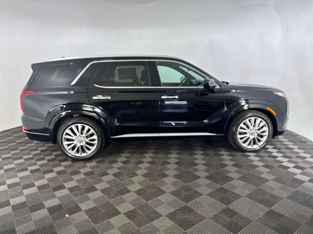 Used 2020 Black Hyundai Limited image 5