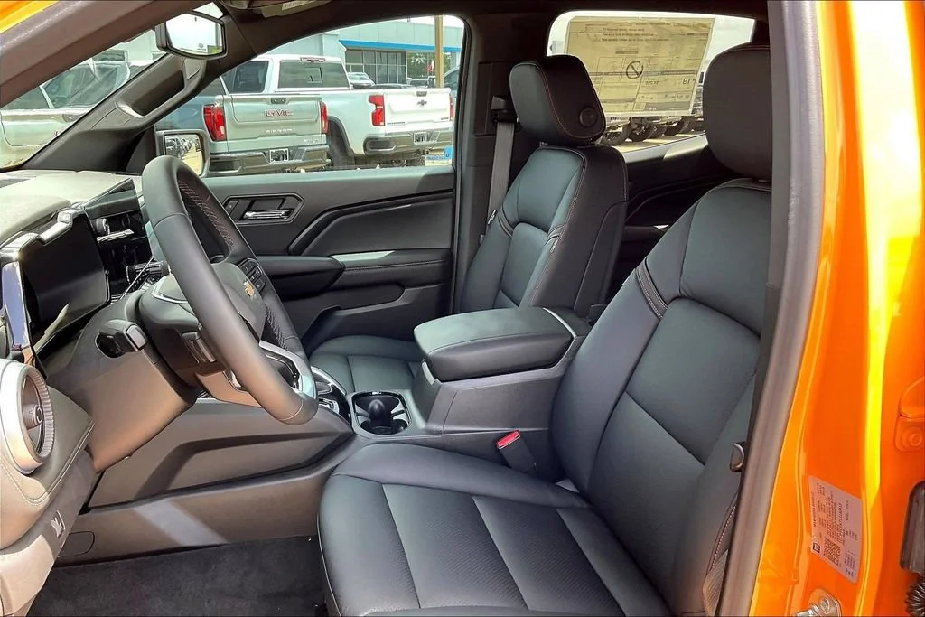 2025 Chevrolet Colorado LT - Photo 8