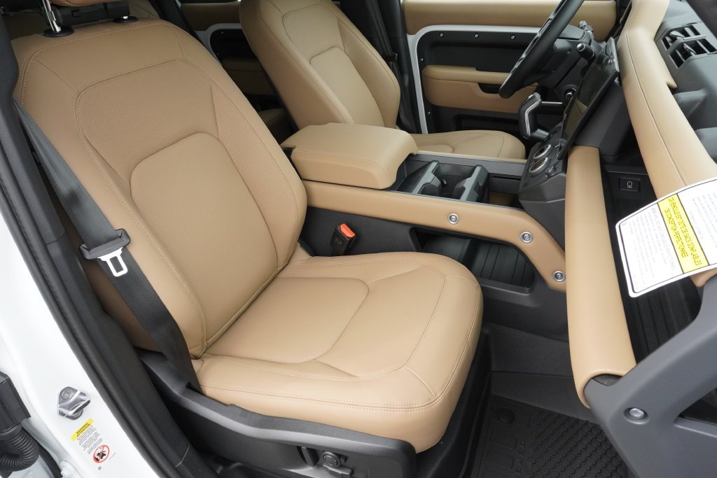 New 2026 Fuji White Land Rover X-Dynamic SE image 24