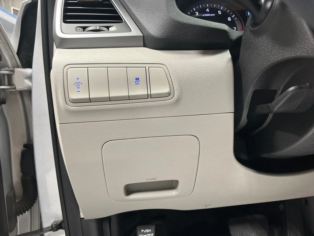Used 2018 Molten Silver Hyundai SEL image 13