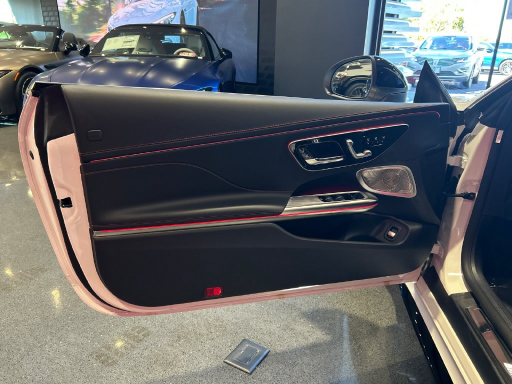 New 2027 MANUFAKTUR Moonlight White Metallic Mercedes-Benz AMG® CLE 53 4MATIC+ Cabriolet image 37
