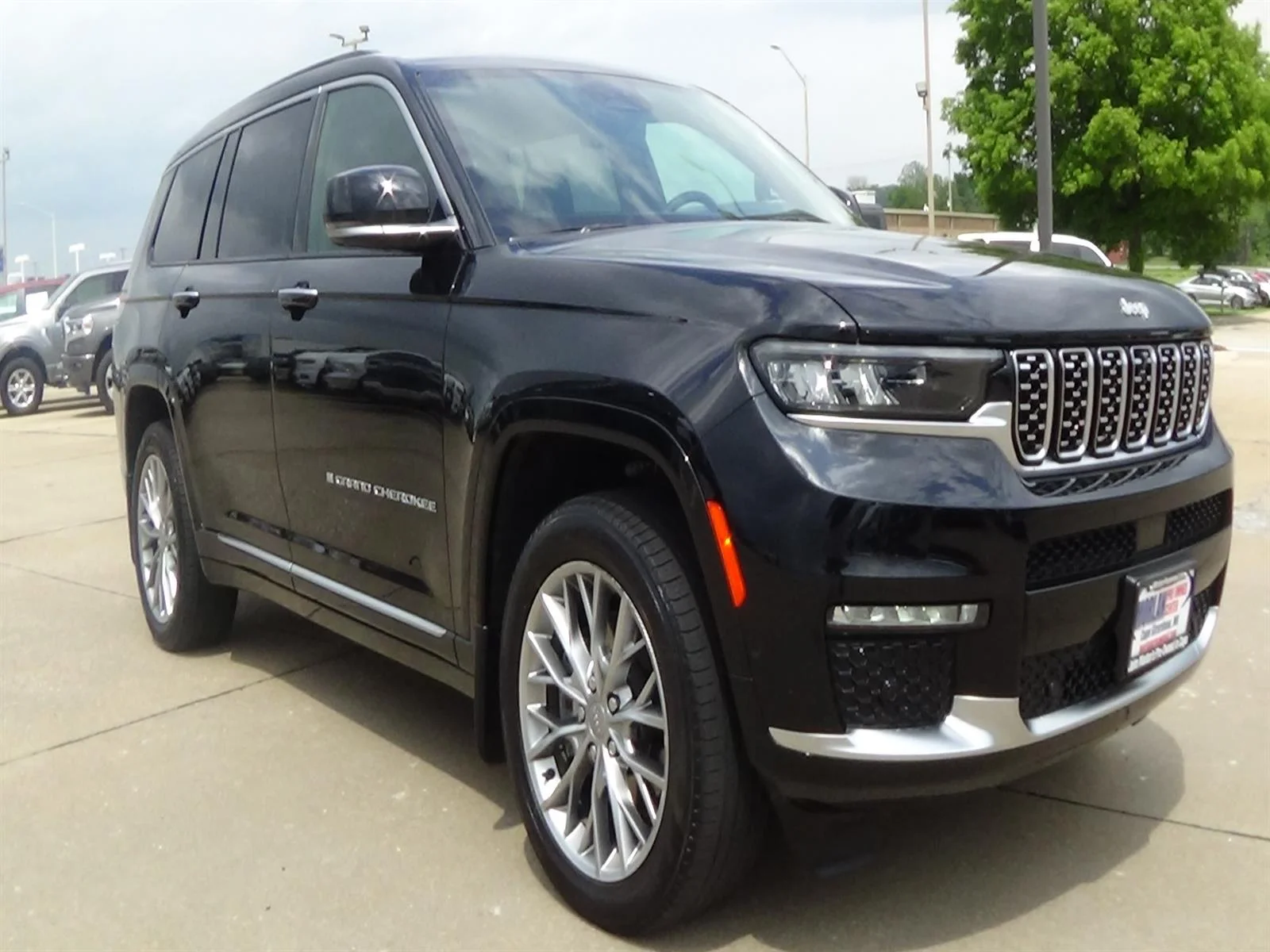 Used 2025 Diamond Black Crystal Pearl Coat (pxj) Jeep Summit image 4