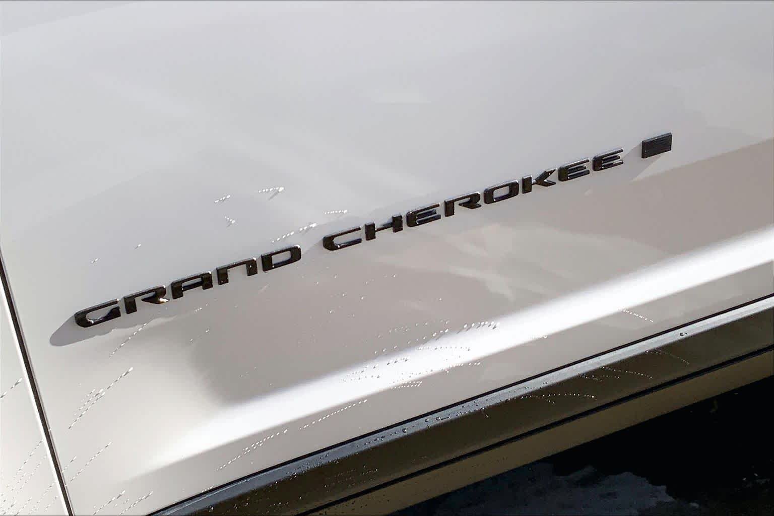 New 2026 Bright White Clearcoat Jeep Laredo Altitude image 15