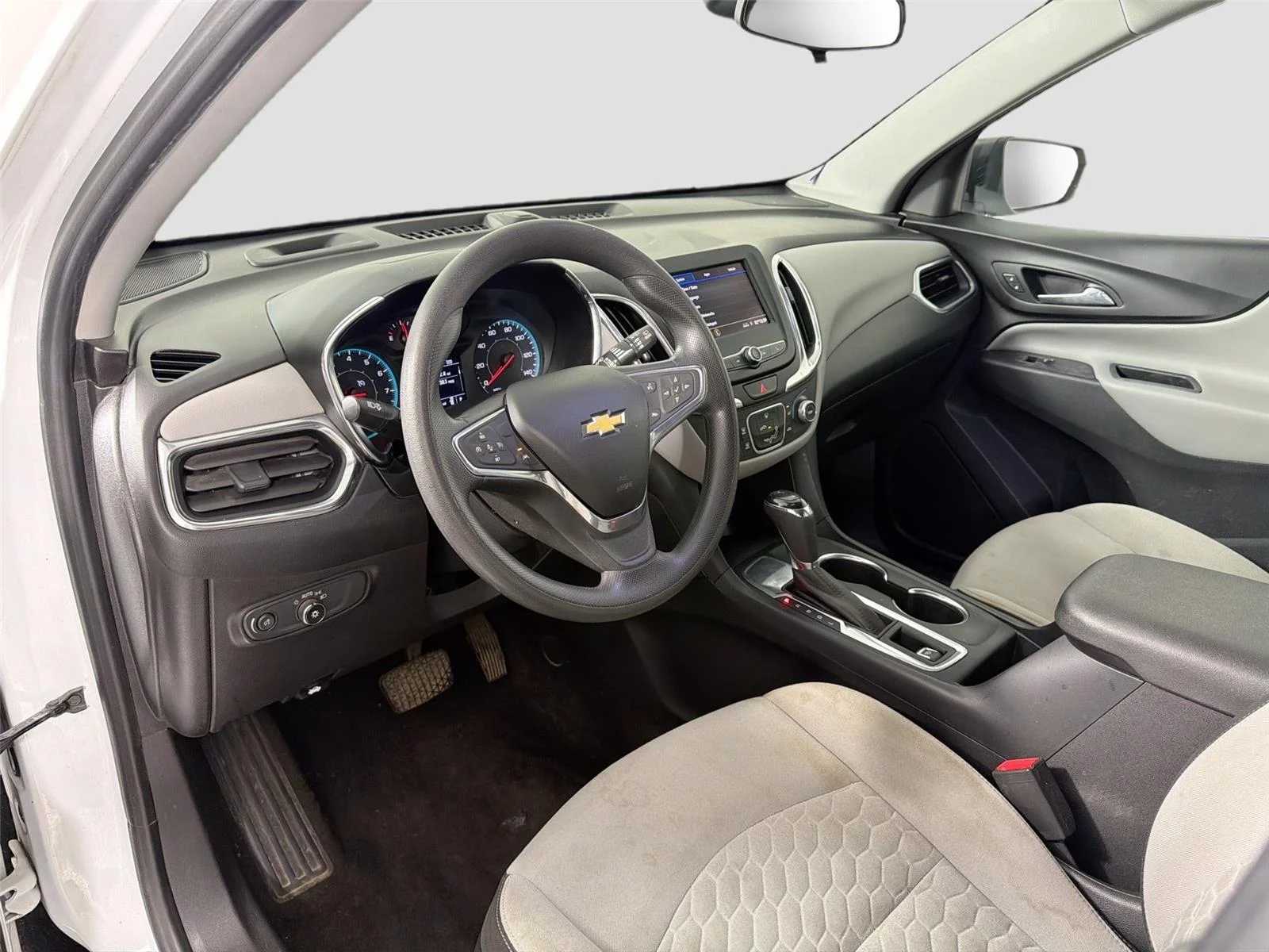 Used 2021 Summit White Chevrolet LS image 9