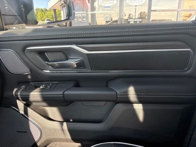 New 2026 Granite Crystal Metallic Clear-Coat Exterior Paint RAM Laramie image 26