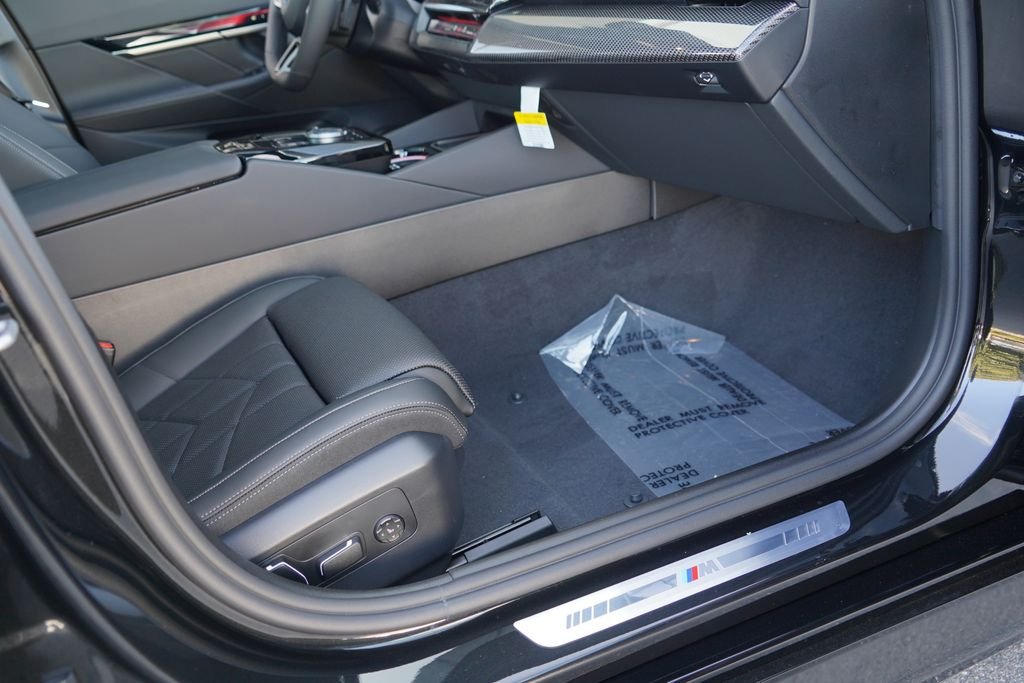 New 2027 Black Sapphire Metallic BMW 550e xDrive image 20