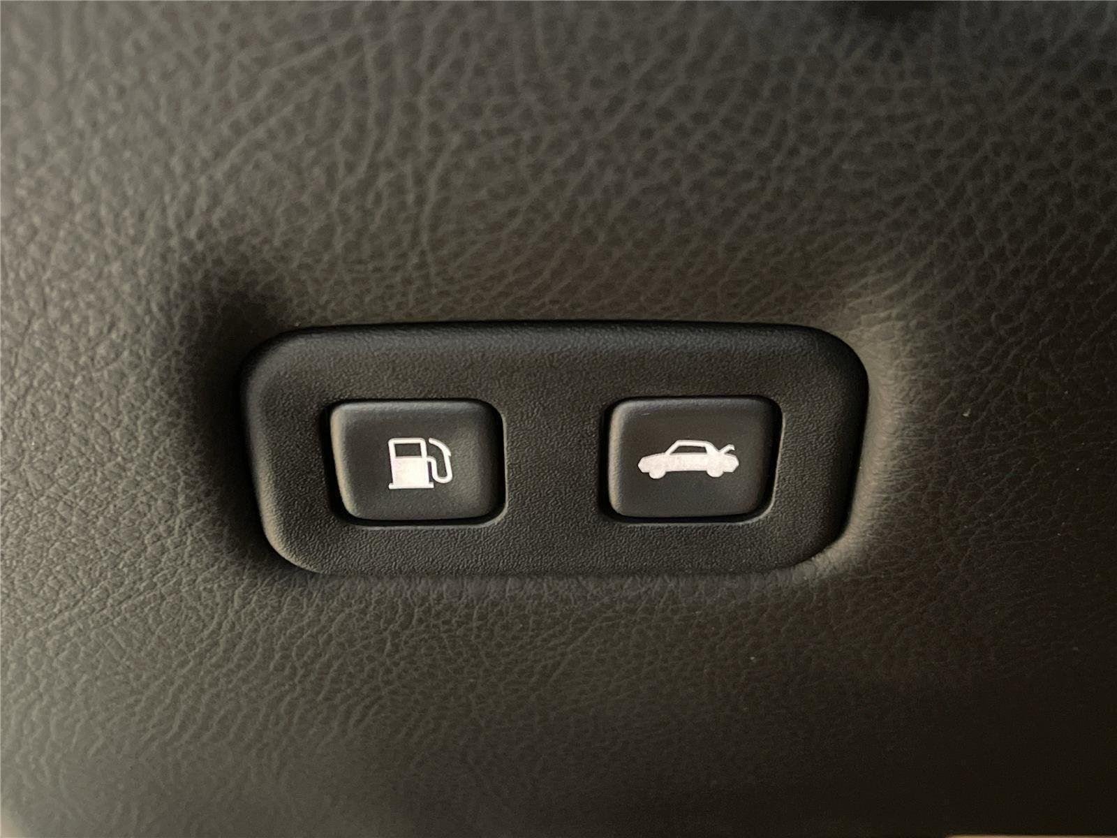 Used 2006 Machine Silver Metallic Chevrolet 2DR CONV image 22