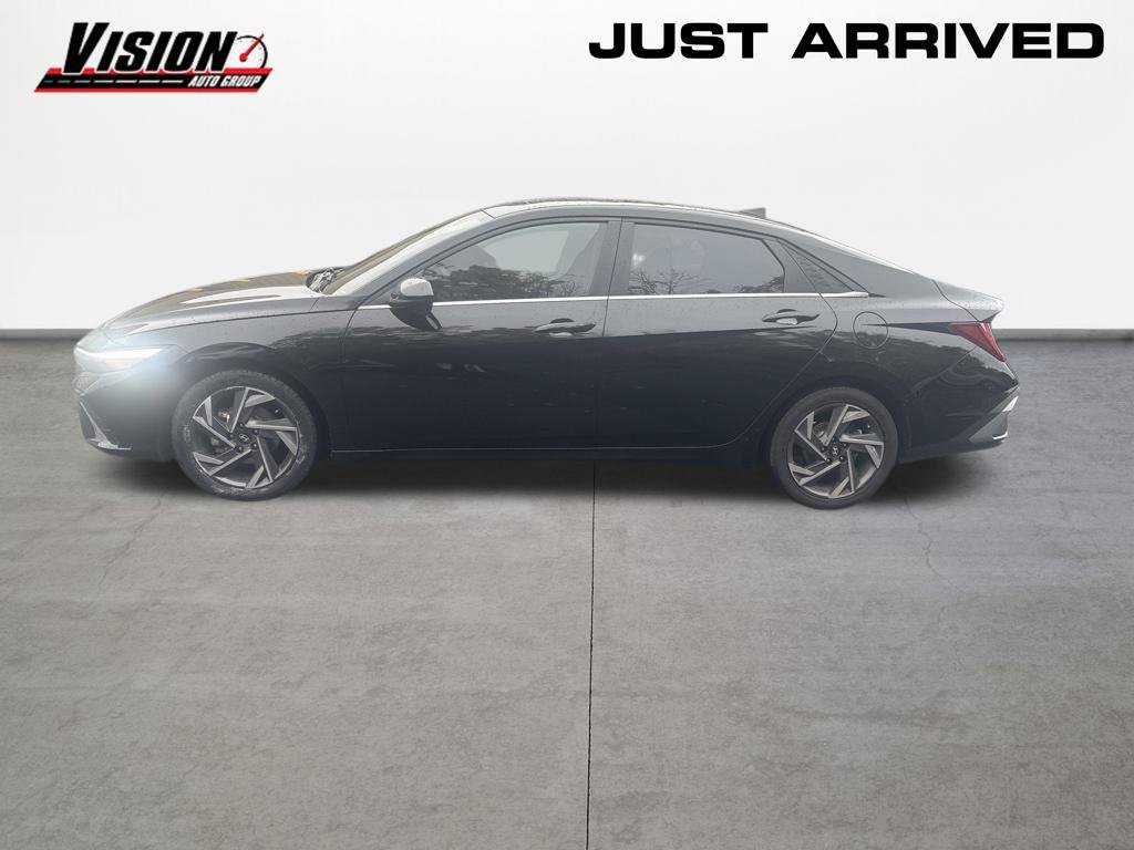 Used 2024 Black Hyundai SEL image 3