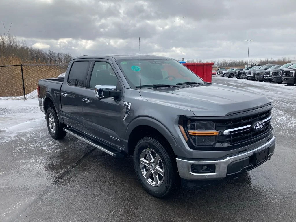 Used 2025 Gray Ford XLT image 3