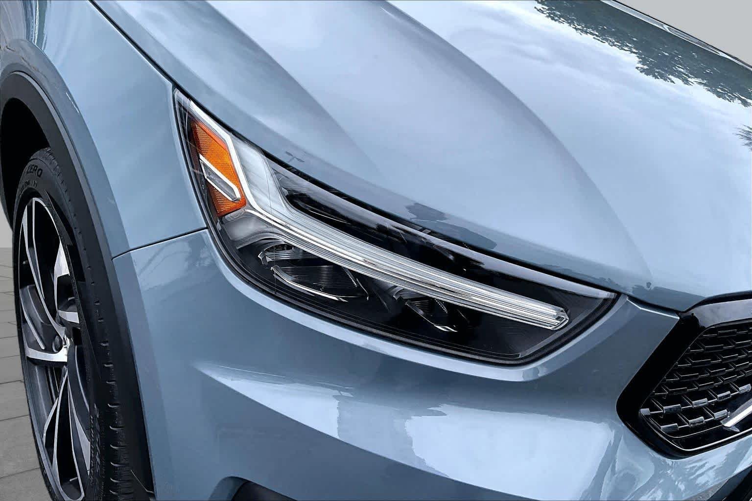 Used 2021 Thunder Grey Metallic Volvo R-Design image 26