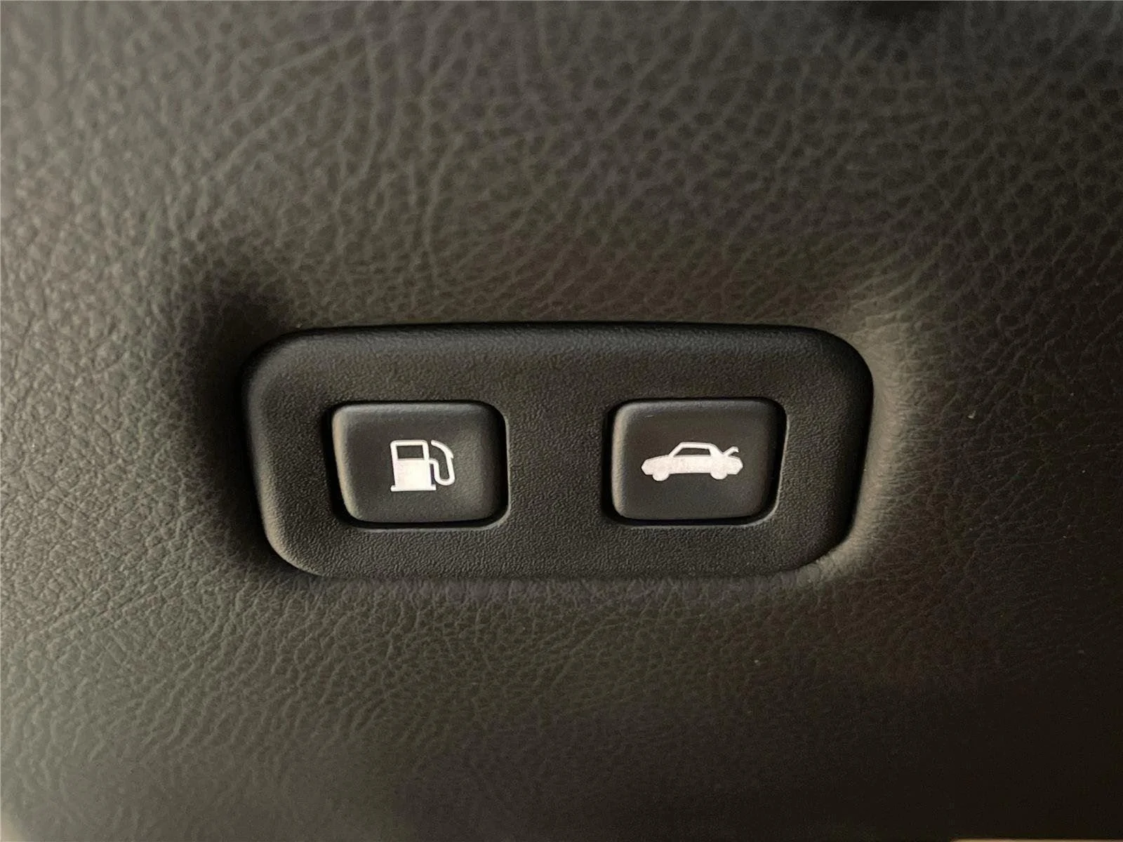Used 2006 Machine Silver Metallic Chevrolet 2DR CONV image 22