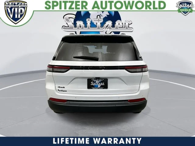 New 2026 Bright White Clear-Coat Exterior Paint Jeep Laredo Altitude image 8