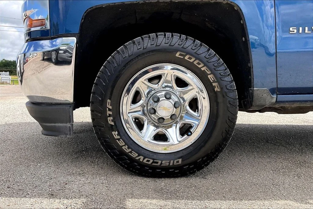 Used 2016 Blue Chevrolet LS image 31