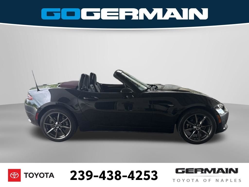 Used 2018 Black Mazda Grand Touring Clean Carfax, Local Trade In. image 9