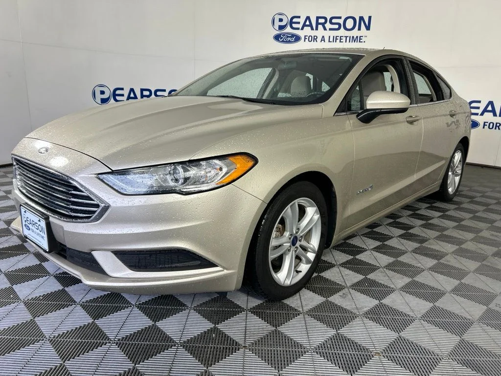 2018 Ford Fusion S's photo