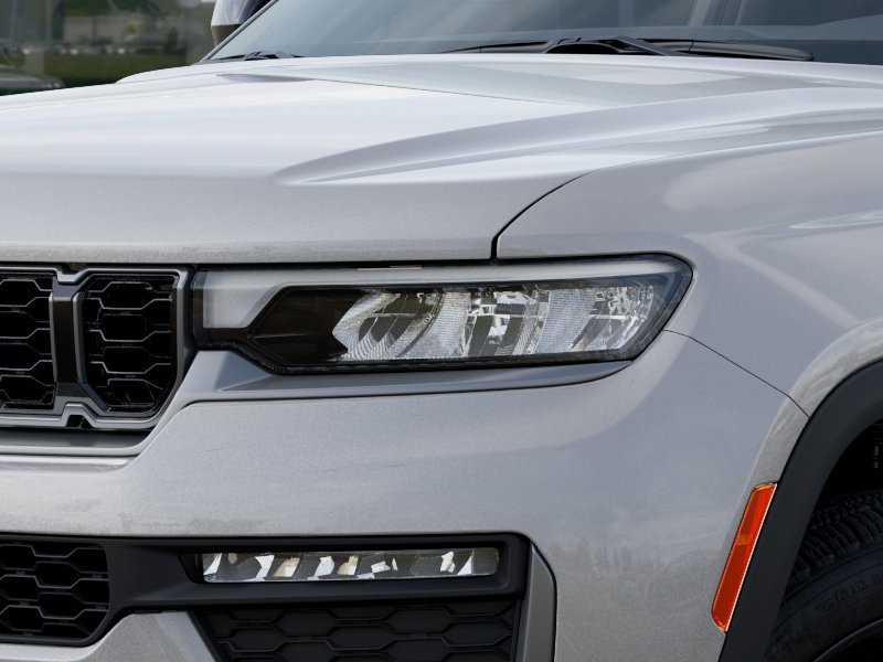 New 2026 Silver Zynith Exterior Paint Jeep Limited image 36