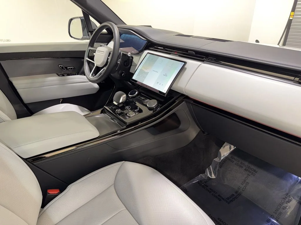 Used 2023 Fuji White Land Rover SE image 24