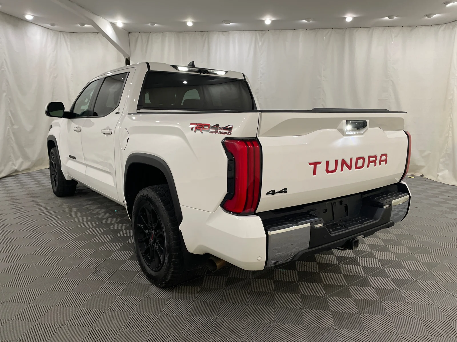 Used 2024 Ice Cap Toyota SR5 image 8