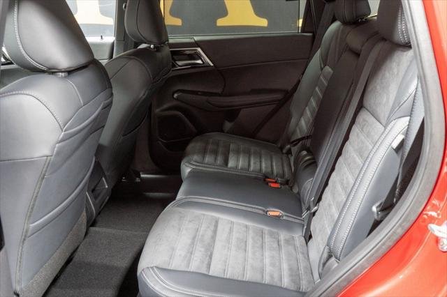 2025 Mitsubishi Outlander Plug-in Hybrid SE - Photo 20