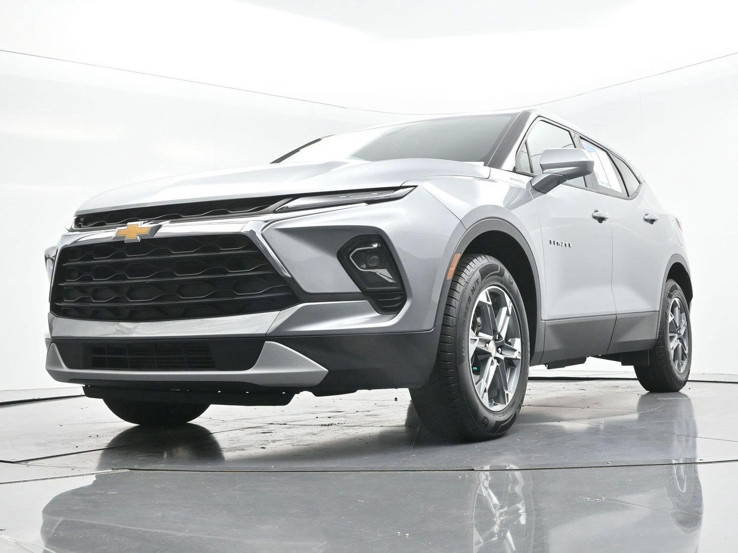 Used 2025 Sterling Gray Metallic Chevrolet 2LT image 44