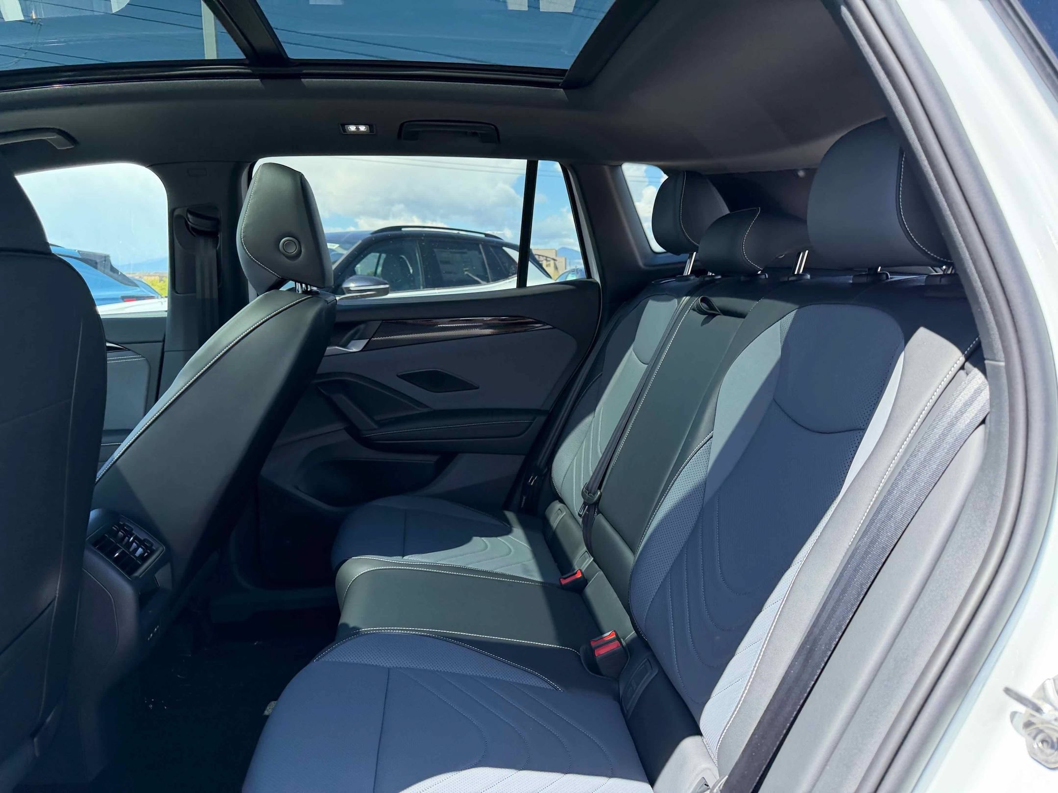 New 2026 Opal White Volkswagen SE R-Line Black image 28