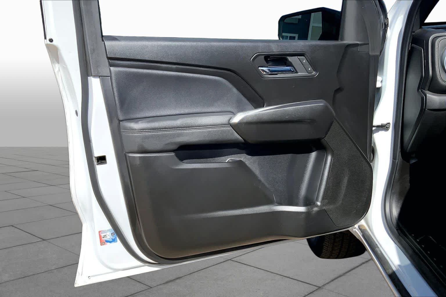 Used 2024 Summit White Chevrolet 2WD LT image 22