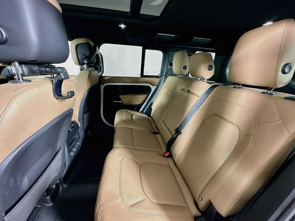 New 2026 Fuji White Land Rover X-Dynamic SE image 24