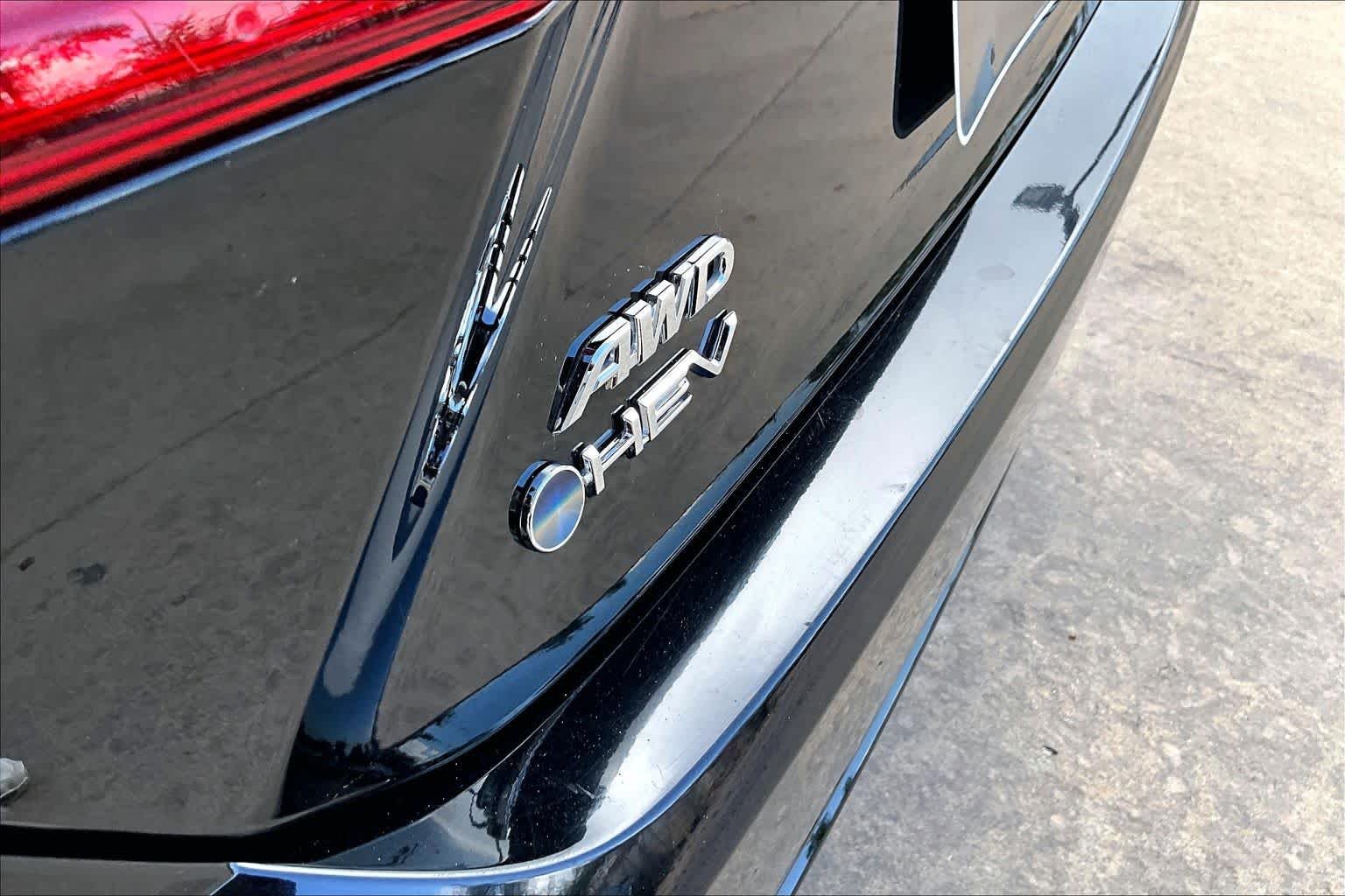 Used 2025 Midnight Black Metallic Toyota XSE image 31