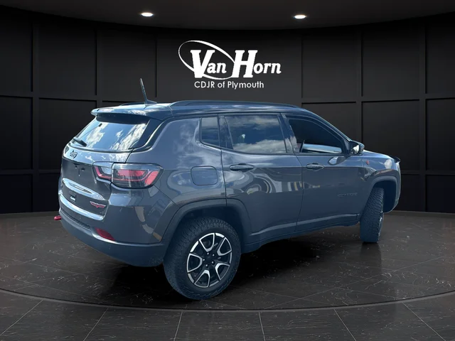 Used 2024 Gray Metallic Jeep Trailhawk image 7