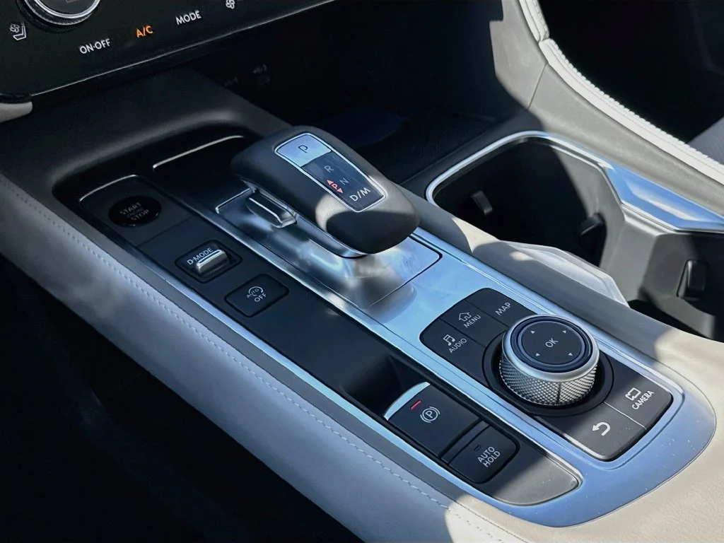 New 2027 GRAPHITE SHADOW INFINITI Luxe FWD image 17