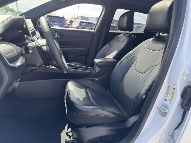 Used 2023 White Jeep Limited image 11