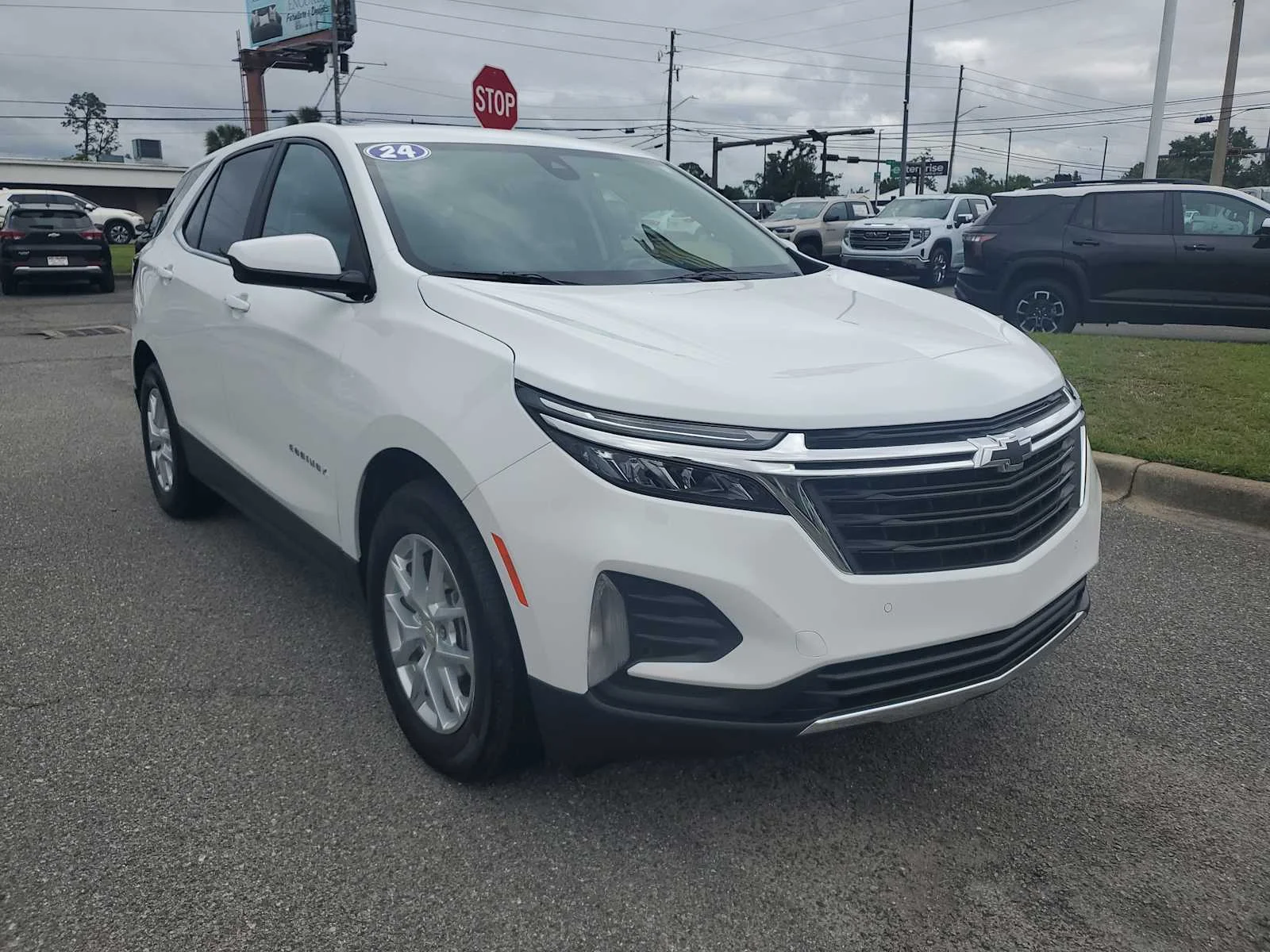 Used 2024 Summit White Chevrolet LT image 8
