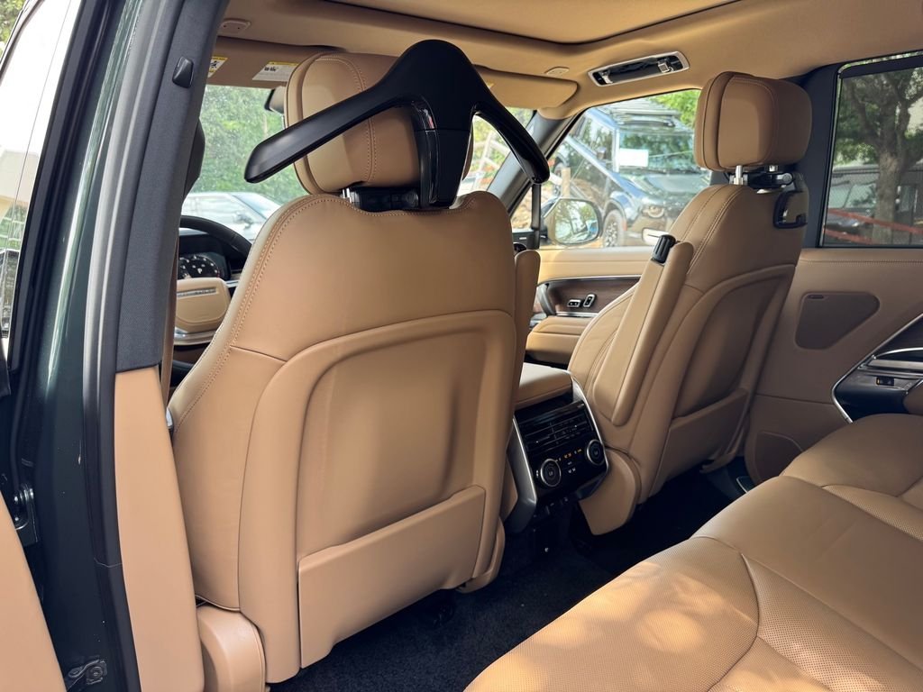 New 2026 Belgravia Green Metallic Land Rover SE image 17