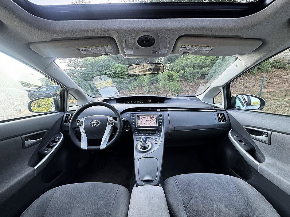 Used 2010 Silver Toyota I image 18