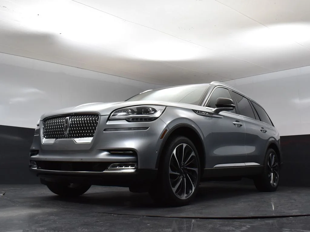Used 2024 Silver Lincoln Reserve image 32
