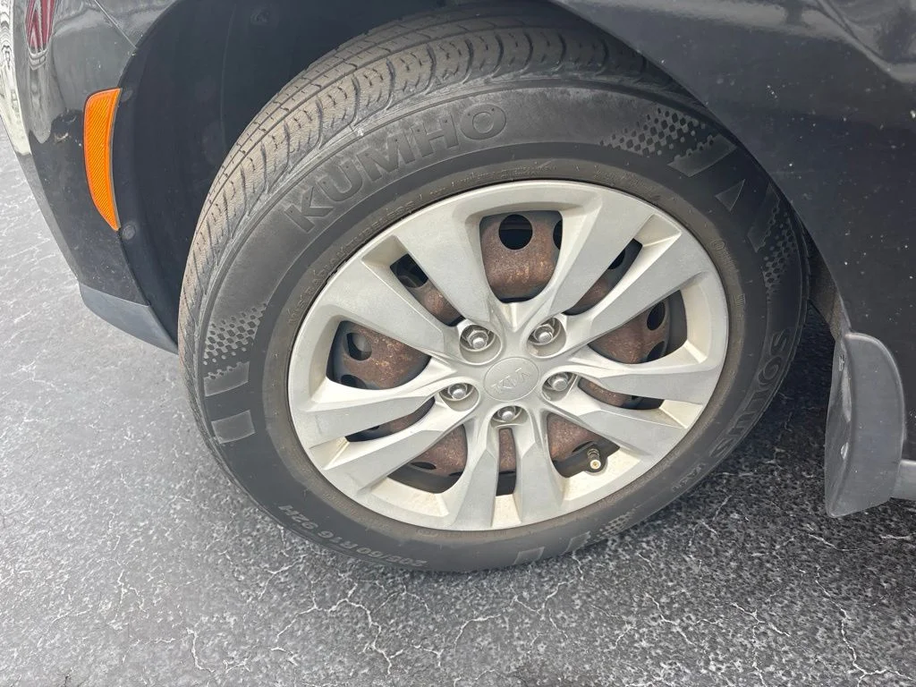Used 2020 Black Kia LX image 10