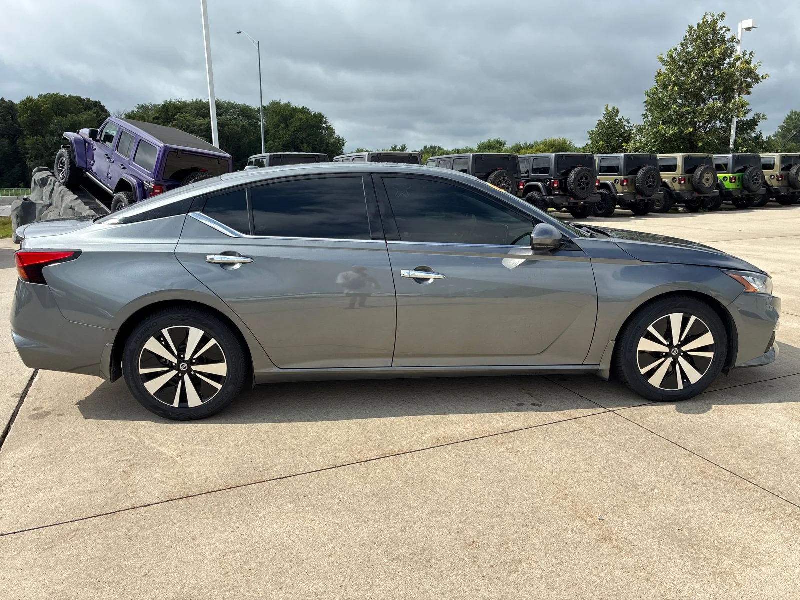 Used 2022 Gray Nissan 2.5 SL image 3