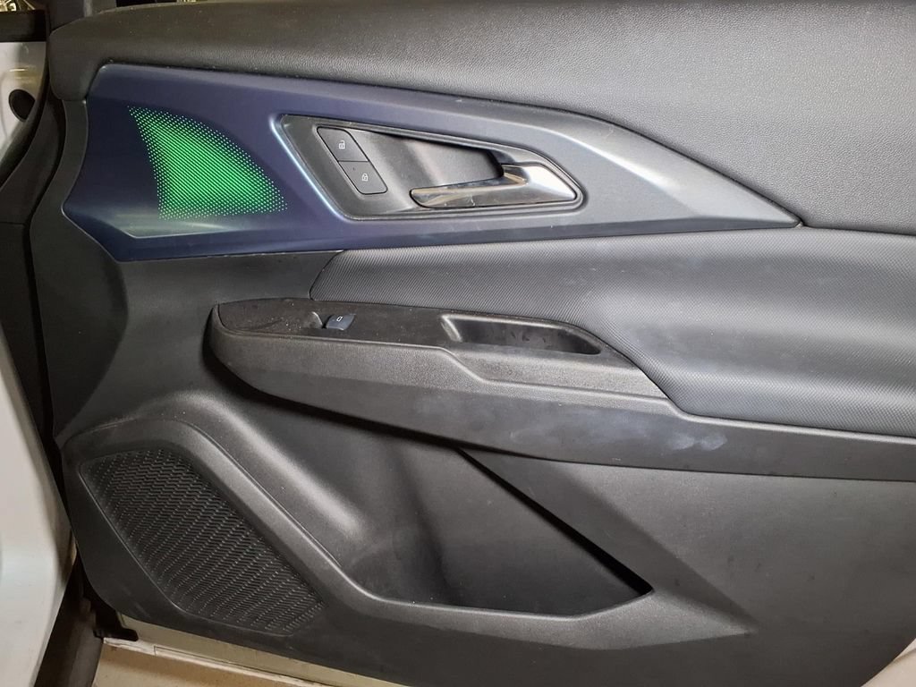 Used 2024 Iridescent Pearl Tricoat Chevrolet 2LT image 28