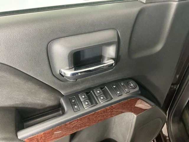 Used 2016  GMC SLE image 12