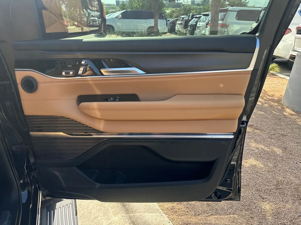 New 2026 High Gloss Black Exterior Paint Jeep Summit Reserve image 34