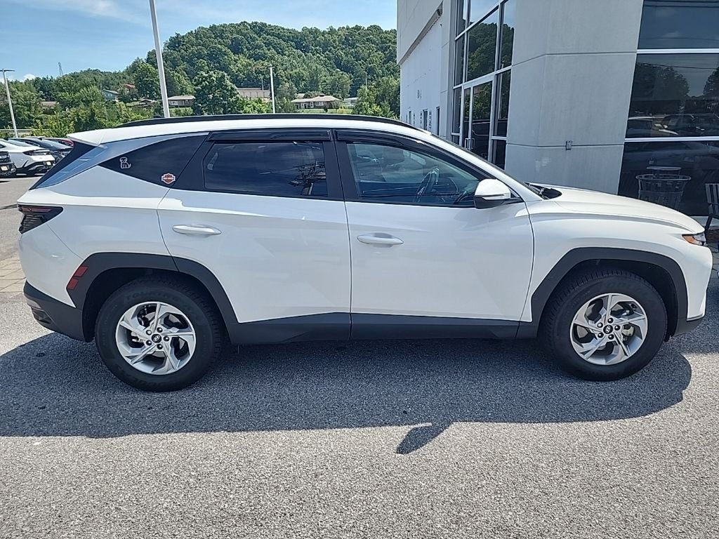 Used 2023 White Hyundai SEL image 4