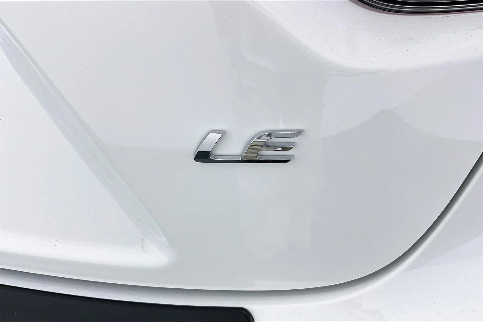 New 2027 Ice Cap Toyota LE image 17