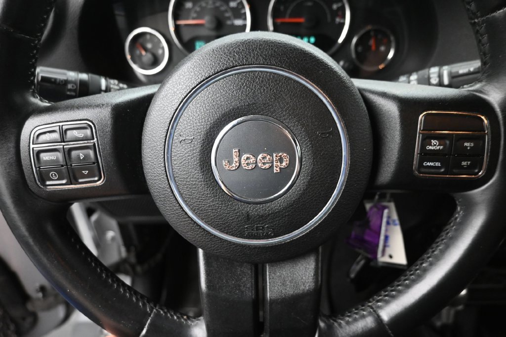 Used 2014 Gray Jeep Unlimited Sahara image 16