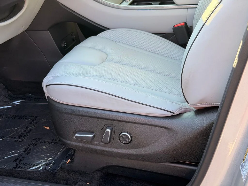 Used 2024 Silver Hyundai SEL image 27