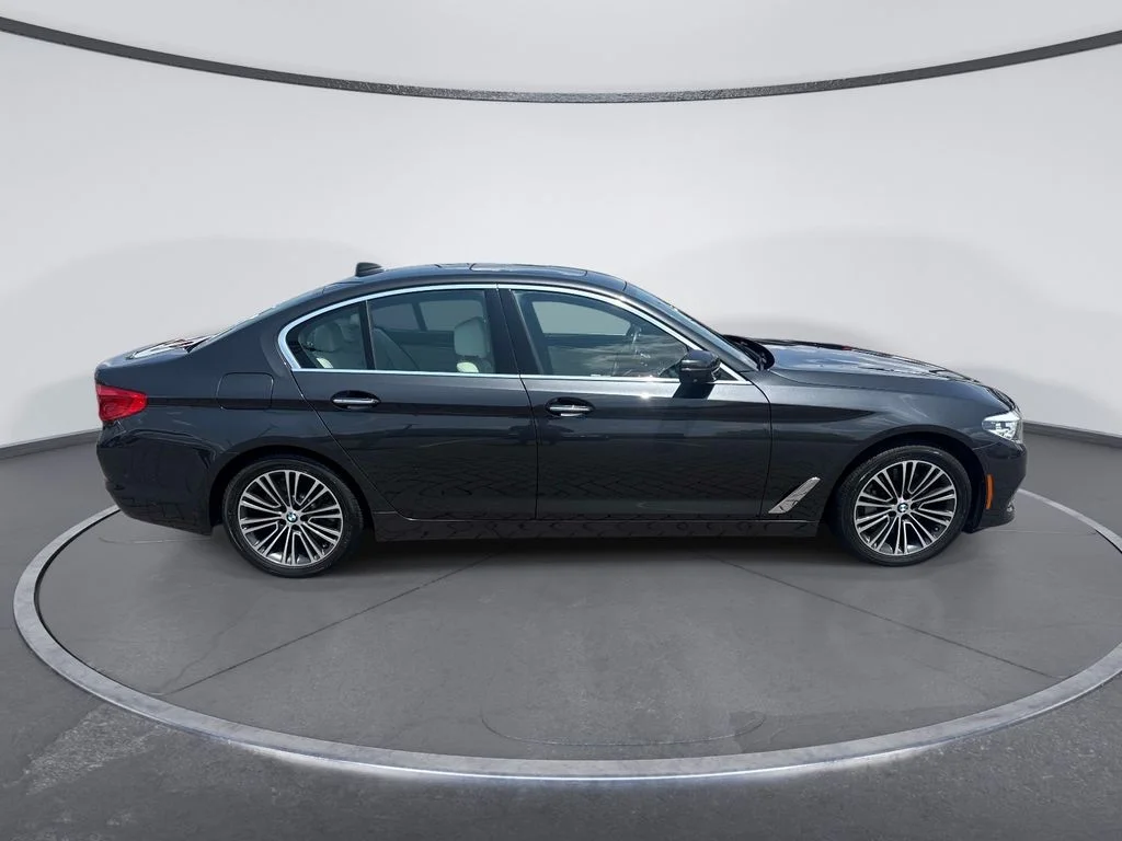 Used 2017 Gray BMW 530i xDrive image 8