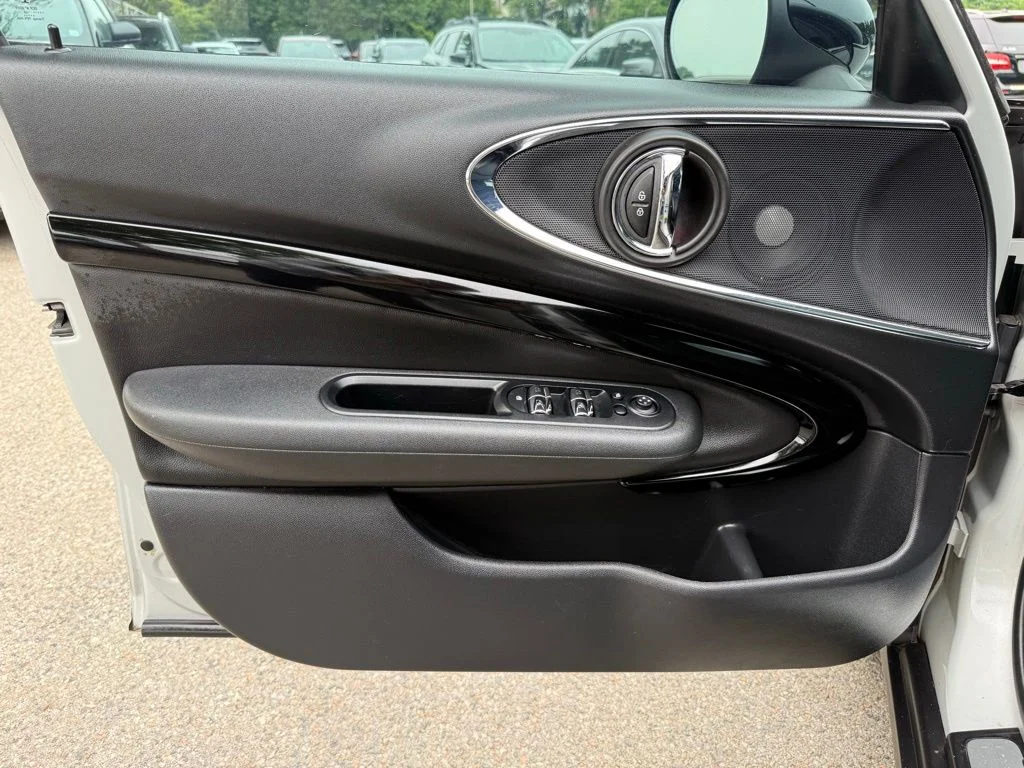 Used 2019  MINI  image 24