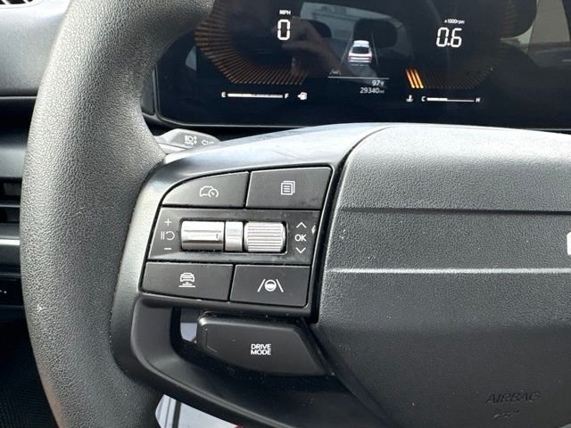 Certified Used 2025 Snow White Pearl Kia LXS image 18