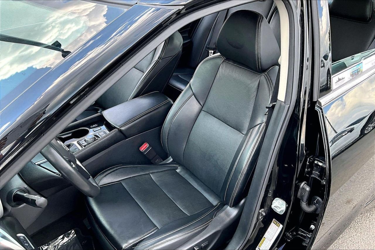 Used 2023 Super Black Nissan SL image 23
