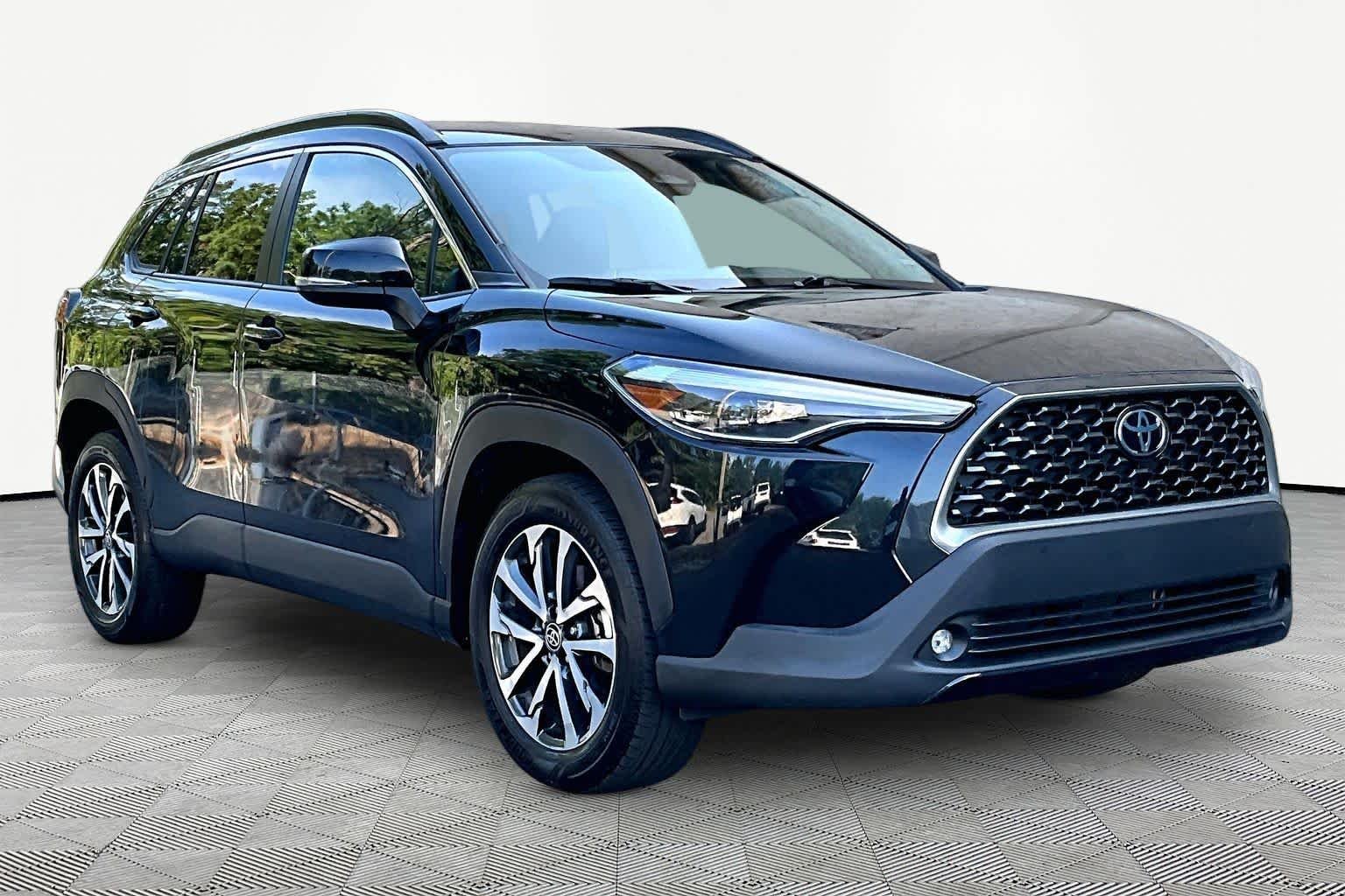 Used 2025 Jet Black Toyota XLE image 3