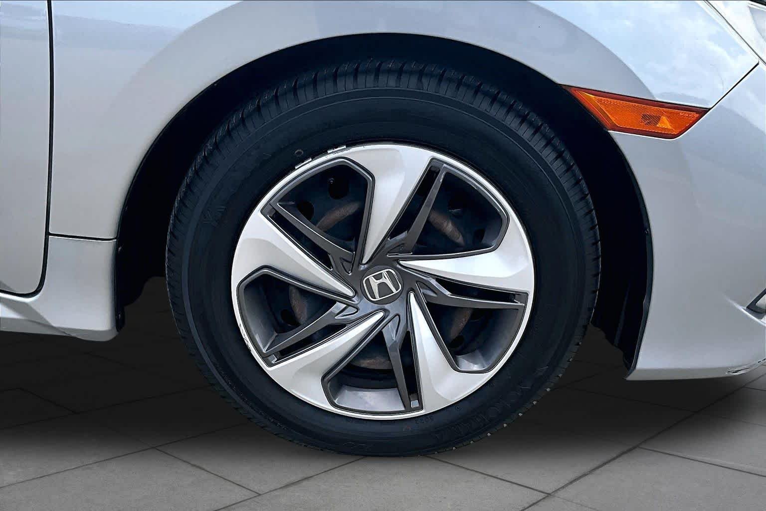 Used 2019 Lunar Silver Metallic Honda LX image 10